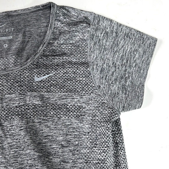 Nike short sleeve top - Picture 5 of 8